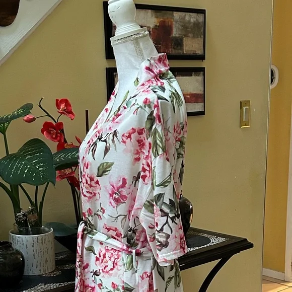 Show Me Your Mu Mu Women’s Pink Floral Brie Robe Garden of Bloom One Size - Picture 15 of 16